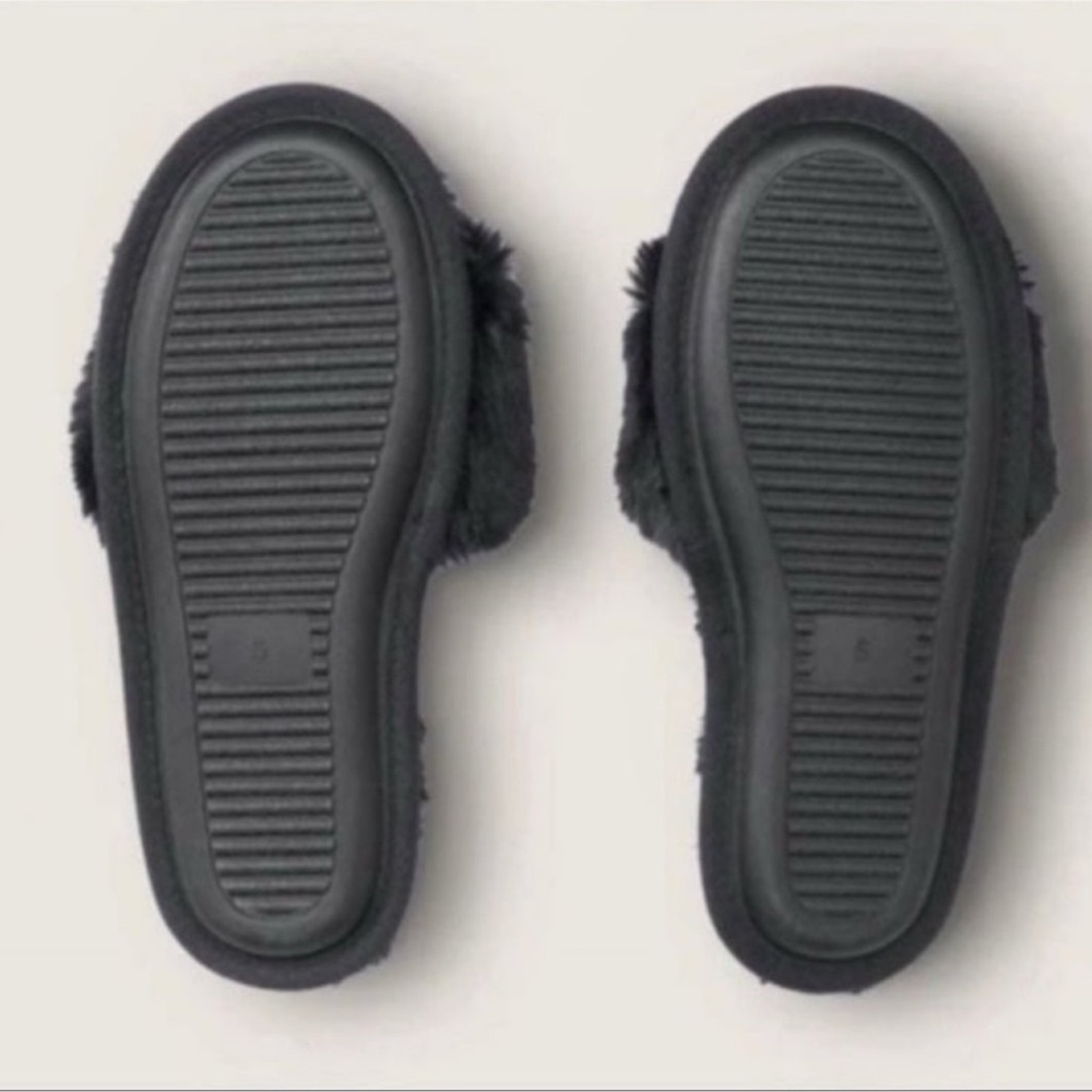 PINK VS FAUX FUR SLIPPERS - Picture 2 of 3